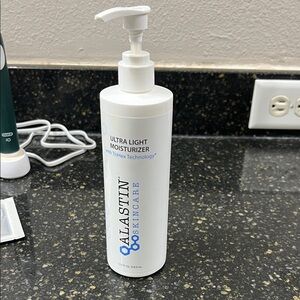 Alastin Skincare Ultra Light Moisturizer - White
